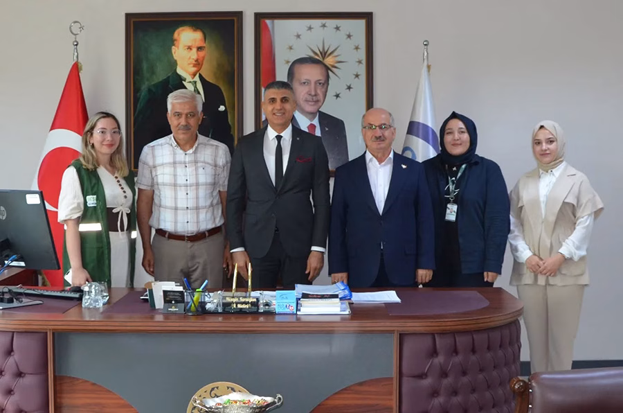 Yeşilay Kahramanmaraş Şube Başkanı Adnan Alagöz ve beraberindeki heyet, kısa