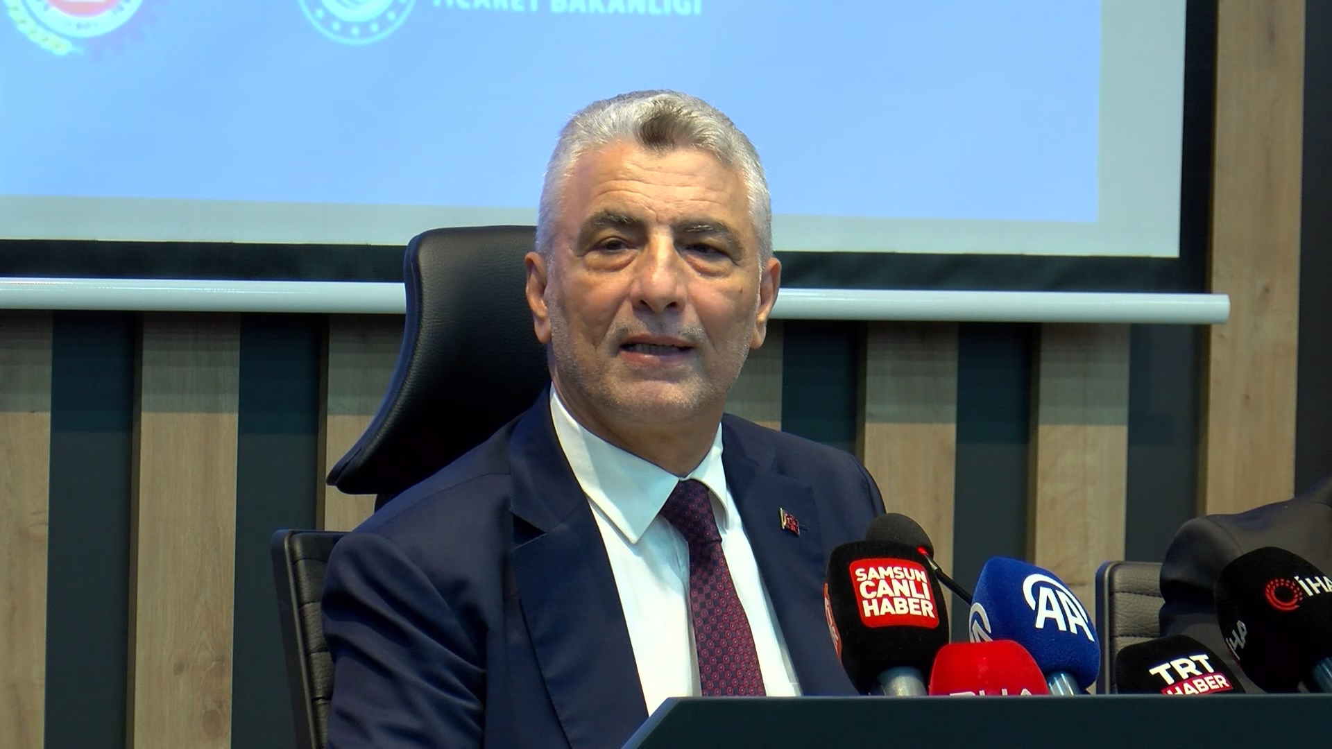 Bakan Bolat: milyar dolarlık ihracat ile tarihimizin aylık ihracat rekorunu kırdık ()