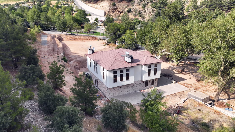 Büyükşehir Belediyesince Dulkadiroğlu Pınarbaşı mevkiinde hayata geçirilen Çınaraltı Sosyal Tesisleri’nde