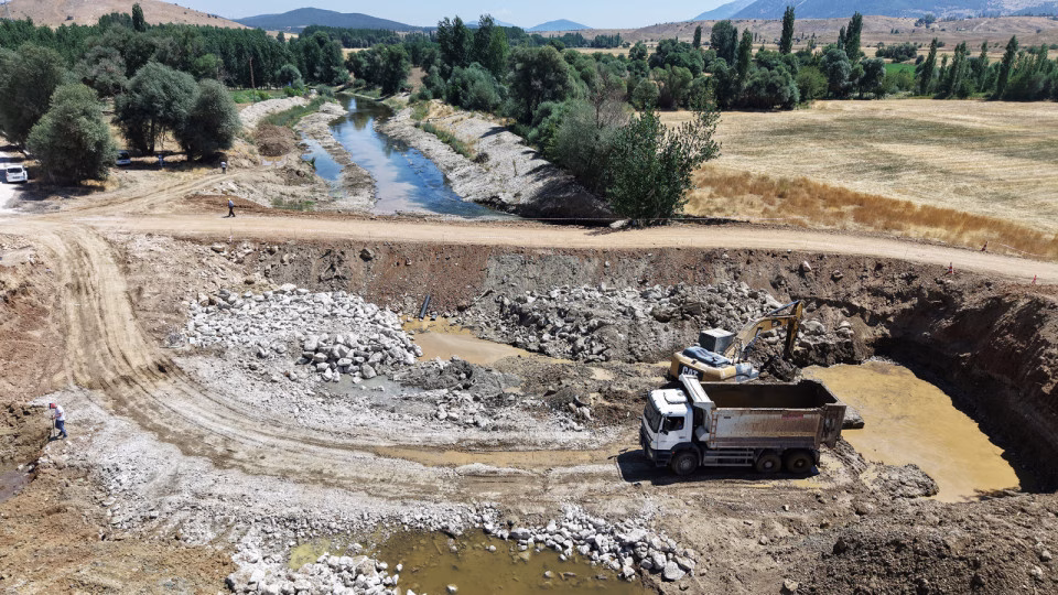 Büyükşehir Belediyesi, Göksun kırsalında Temurağa ve Hacıömer mahallelerine ulaşımda kritik