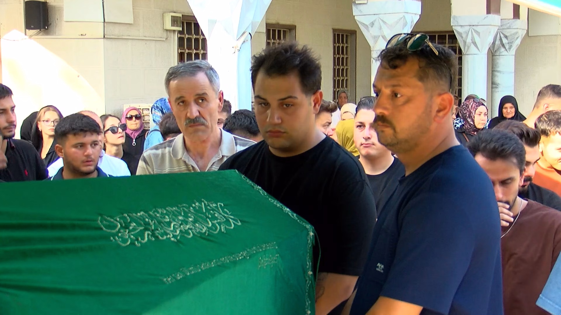 İstanbul Beykoz'da elektrik akımına kapılarak hayatını kaybeden İbrahim Burgaz toprağa verildi