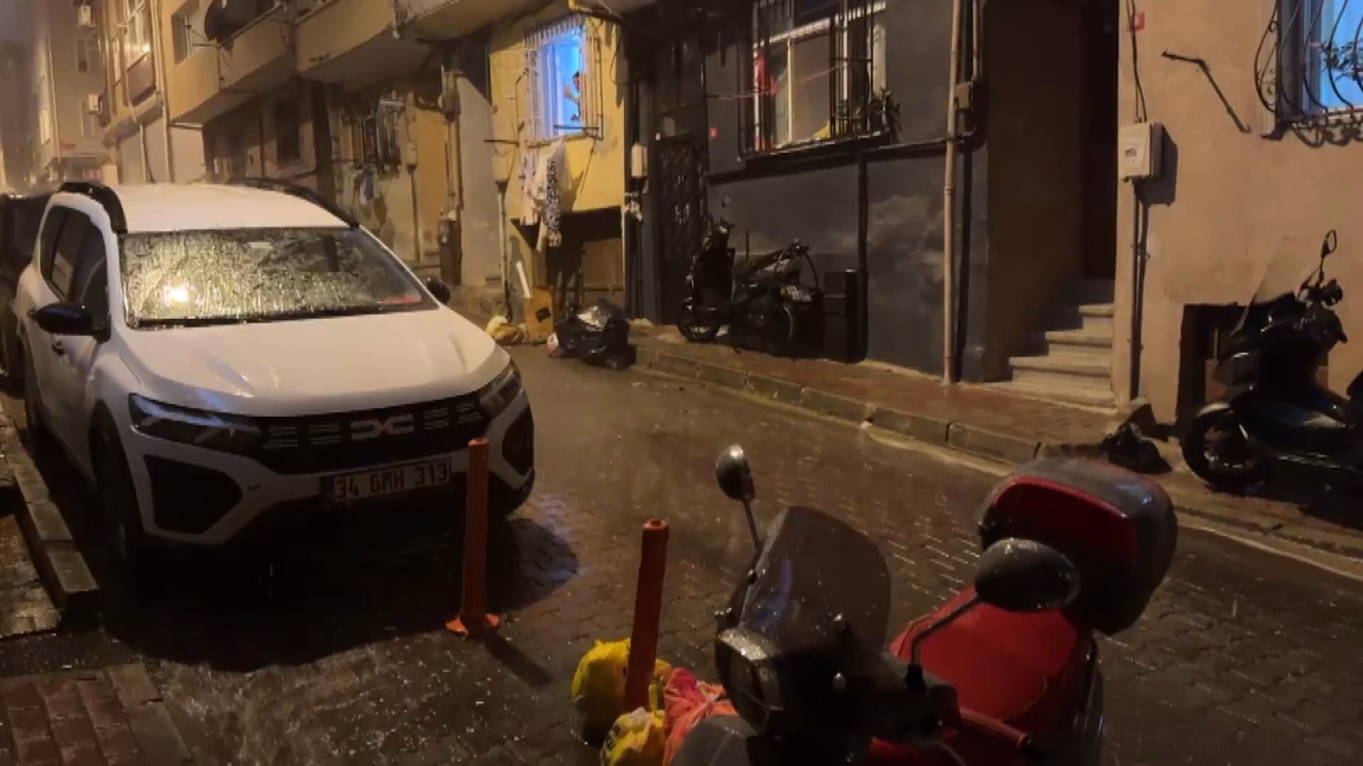 İstanbul İstanbul'da gece saatlerinde sağanak etkili oldu