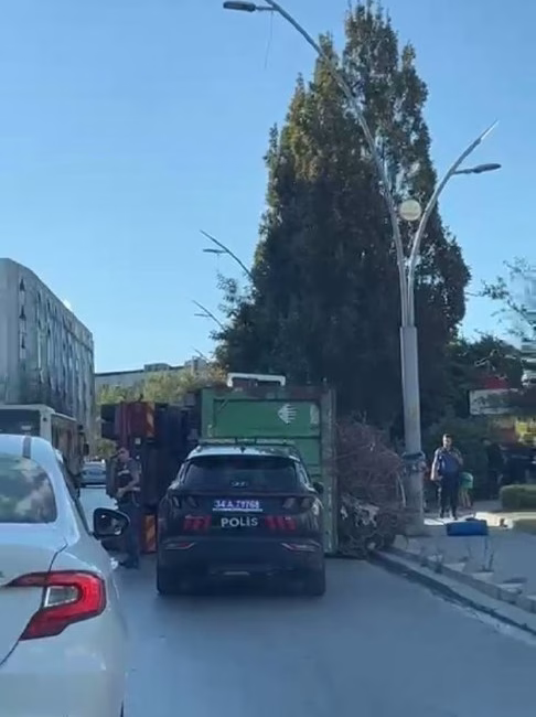 Baran AKKAYA – Emin YEŞİL/İSTANBUL, – SULTANGAZİ’de şoförünün direksiyon hakimiyetini