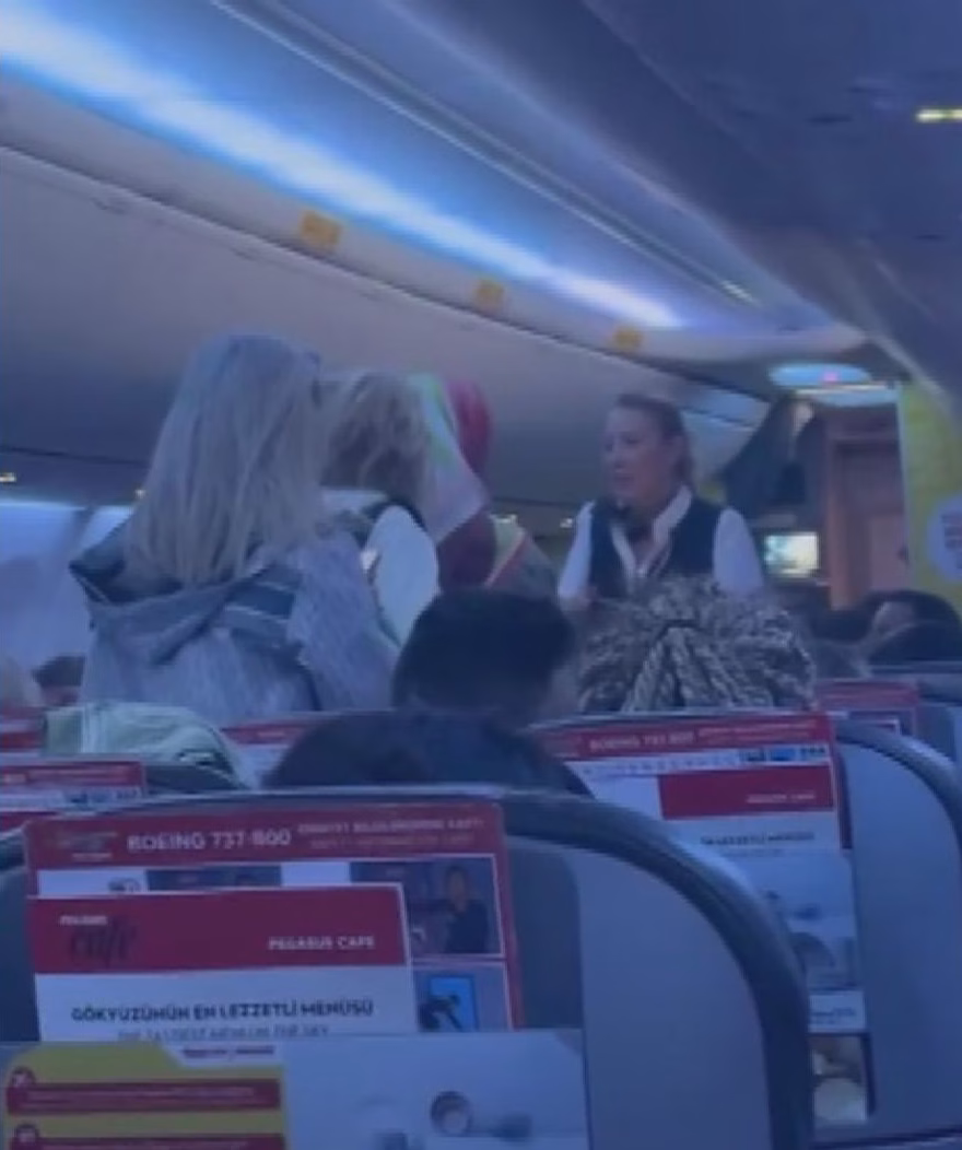 İstanbul Uçakta ayakta durma tartışması; polis o yolculara 'kural dışı yolcu prosedürü' uyguladı