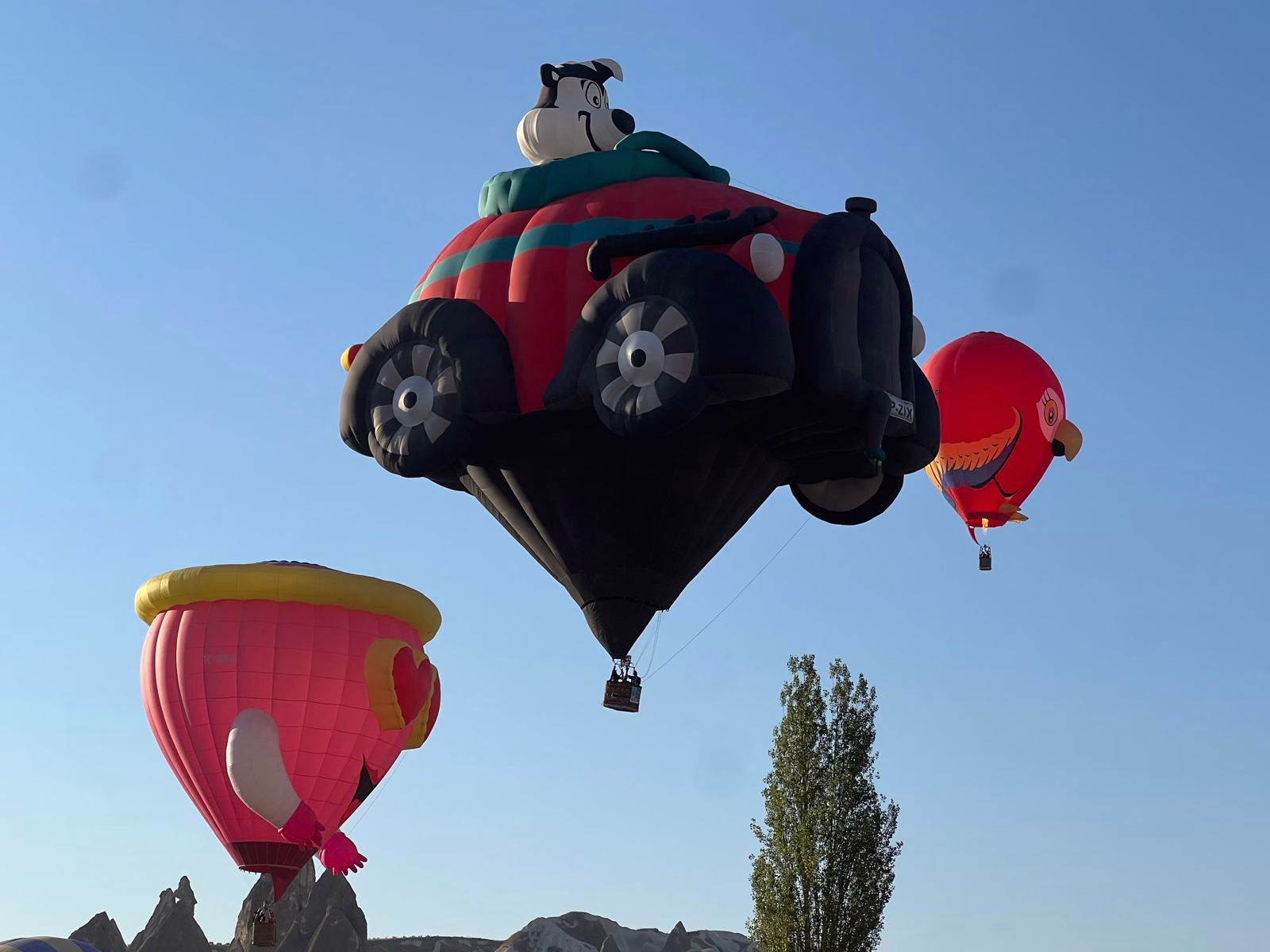 Kapadokya’da özel figürlü balonlar, gökyüzünü renklendirdi / Ek fotoğraflar Kapadokya’da özel figürlü balonlar, gökyüzünü renklendirdi / Ek fotoğraflar
