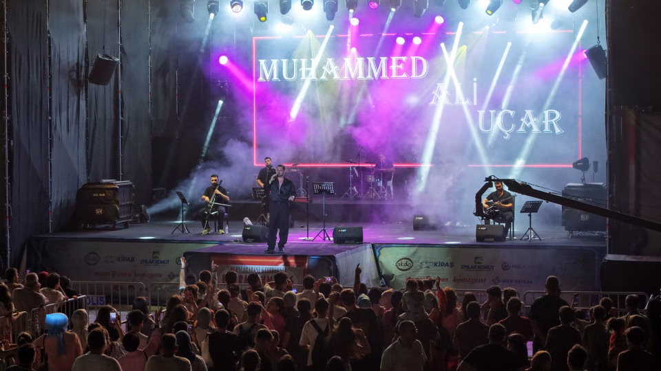 Geleneksel Ağustos Fuarı’nda sahne alan Muhammet Ali Uçar, farklı tarzları