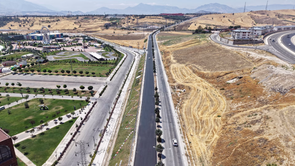 Büyükşehir Belediyesi, EXPO ile Organize Sanayi Bölgesi arasındaki yolu yeniledi.