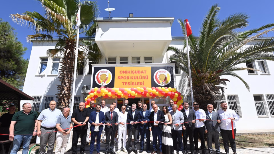 Büyükşehir Belediyesinin destekleriyle Onikişubatspor’a kazandırılan yeni tesisin açılış programına katılan
