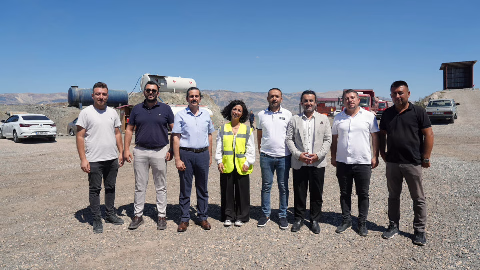 Büyükşehir’in Ayrıştırma Tesisi Gaziantep’e Rol Model Oldu Büyükşehir Belediyesinin 6 Şubat depremlerinin ardından çevre ve ekonomi odaklı