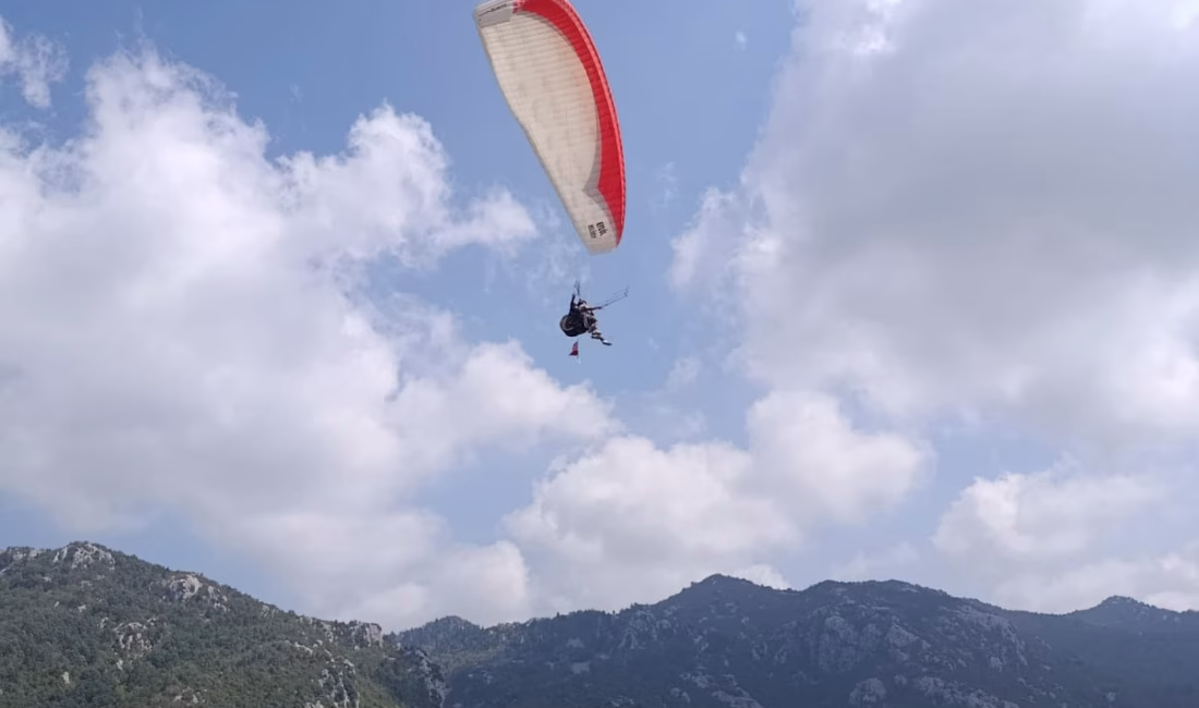 Kahramanmaraş’ın Andırın ilçesinde bu yıl birincisi düzenlenen yamaç paraşütü festivali,
