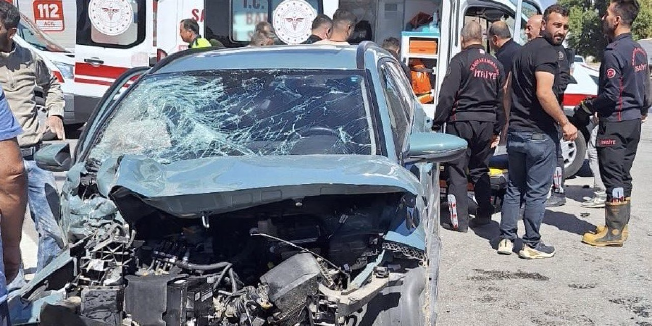 Kahramanmaraş’ta otomobil ile tır çarpıştı: 2 yaralı Kahramanmaraş’ta otomobil ile tır çarpıştı: 2 yaralı