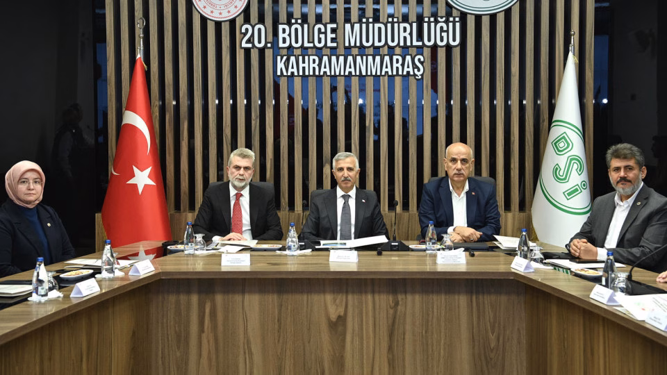 DSİ Bölge Müdürlüğü binasında İl Koordinasyon Toplantısında konuşan Başkan Görgel,