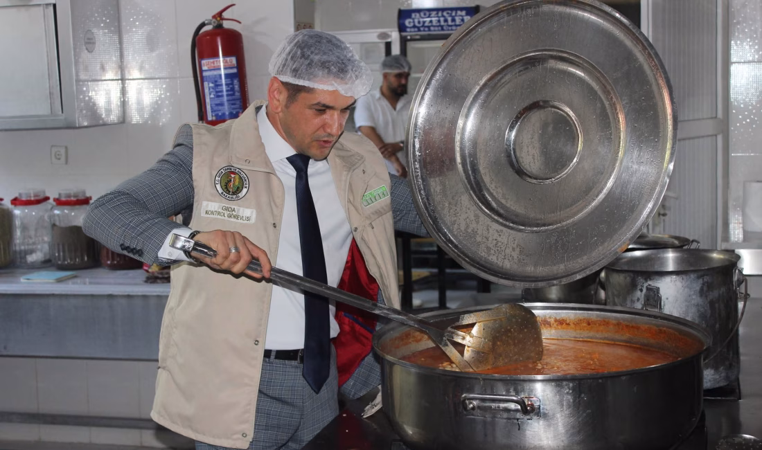 
Düziçi İlçe Tarım ve Orman Müdürü Özcan Demirtaş ve gıda