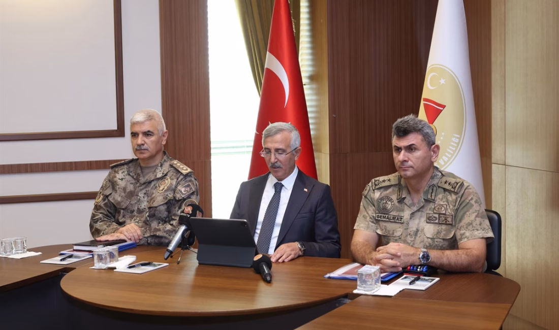 Kahramanmaraş Valisi Mükerrem Ünlüer, İl Jandarma Komutanı Tümgeneral Ali Gemalmaz