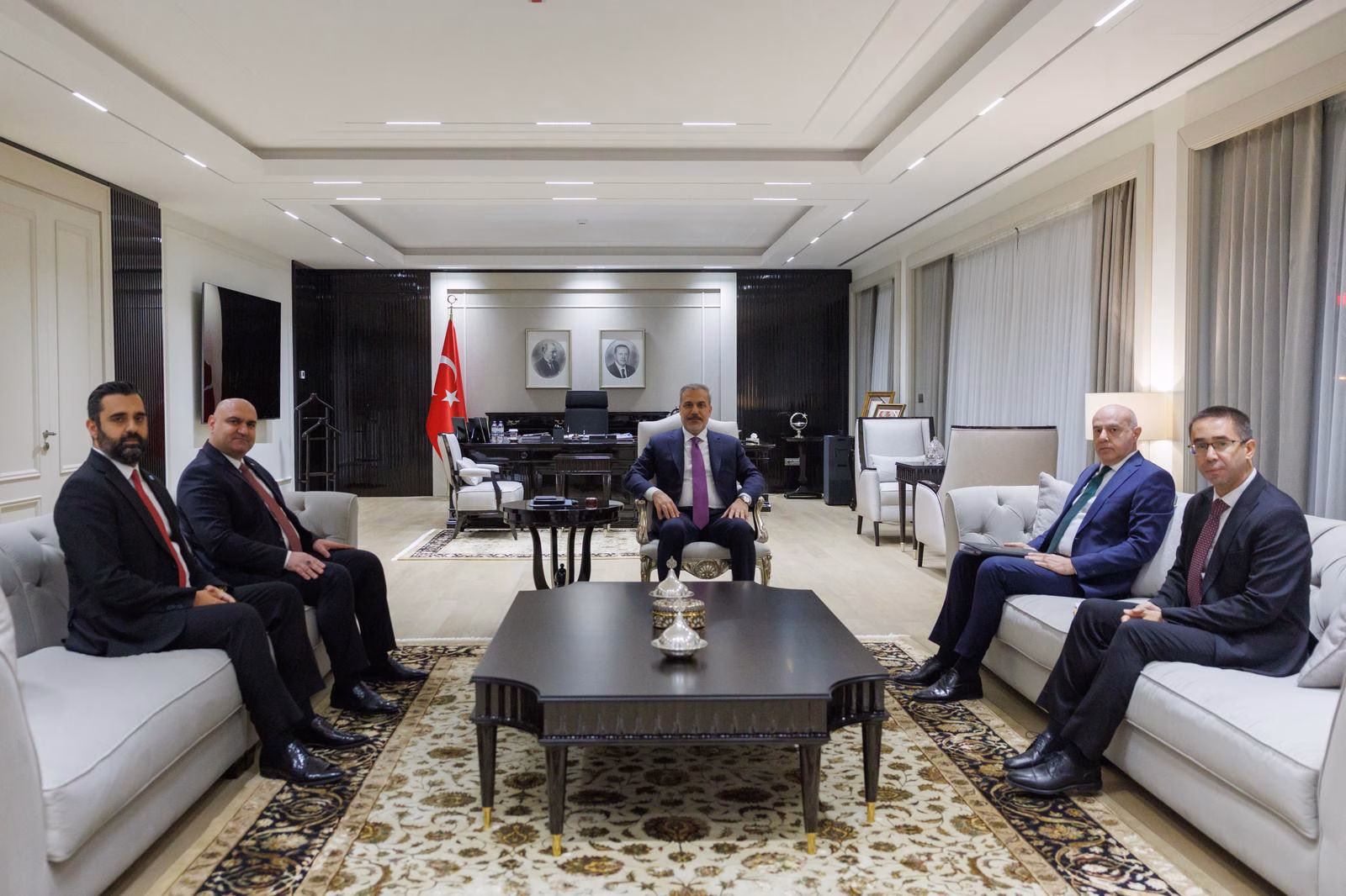 Bakan Fidan, Irak Türkmen Cephesi Başkanı Ağaoğlu'nu kabul etti