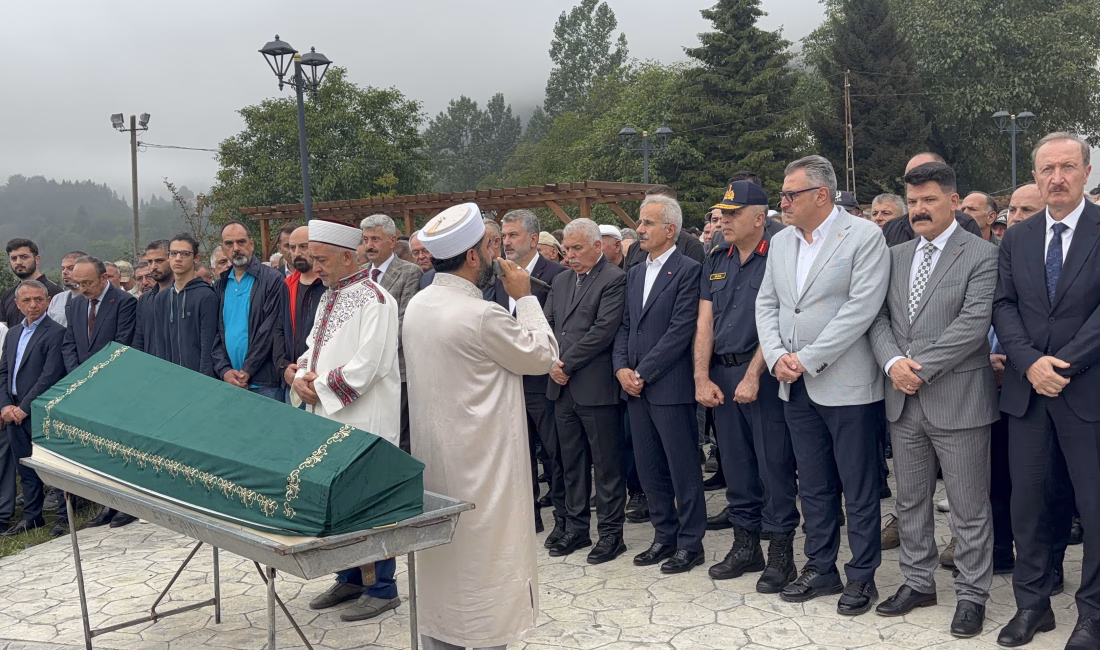 Efnan DEMİREREN/ DÜZKÖY (Trabzon), – ULAŞTIRMA ve Altyapı Bakanı Abdulkadir