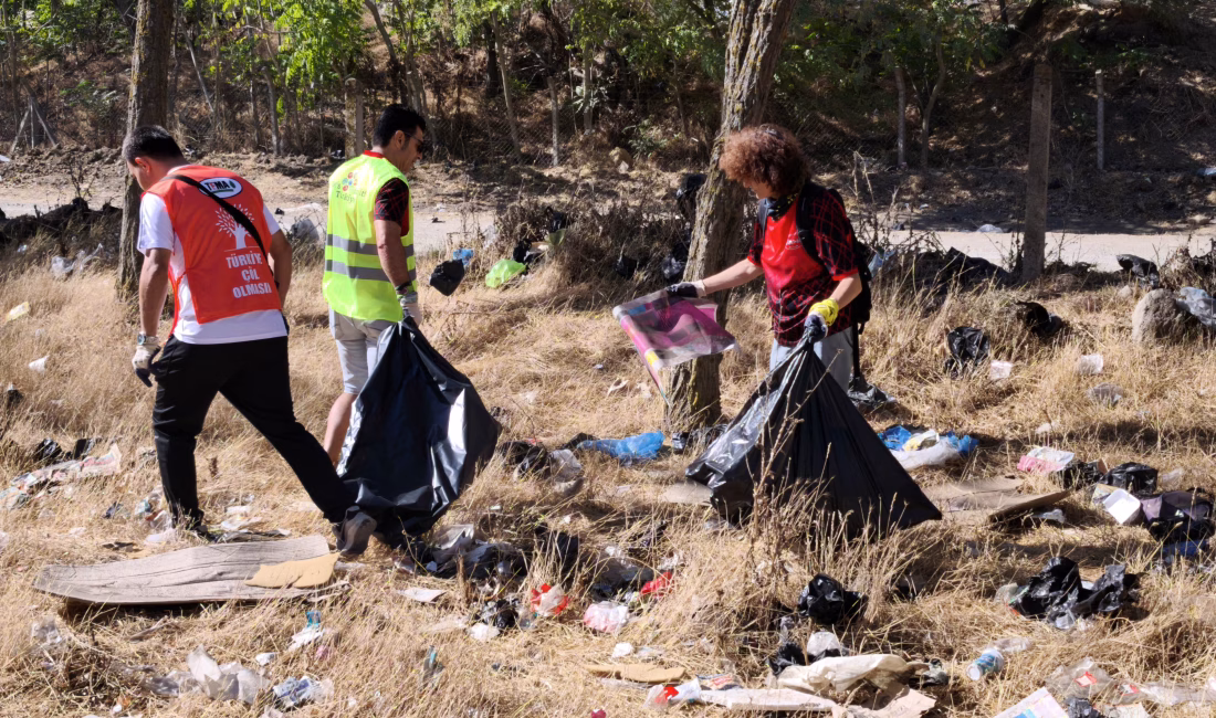 Dünya Temizlik Günü’nde 3 saatte 100 torba atık topladılar Ünsal YÜCEL/EDİRNE, -EDİRNE’nin Keşan ilçesinde Dünya Temizlik Günü etkinliği kapsamında