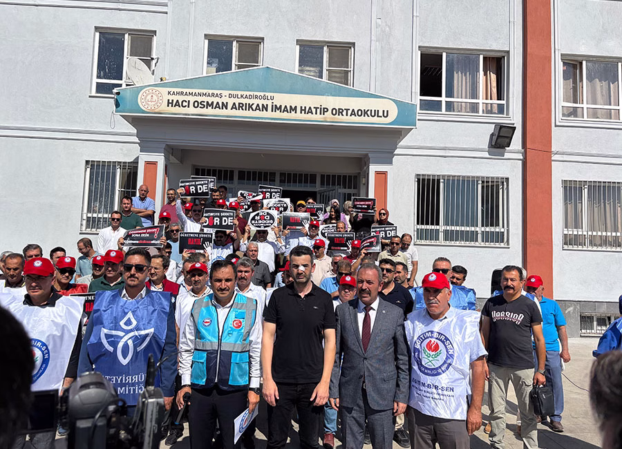 Kahramanmaraş Eğitim-Bir-Sen ve Memur-Sen Şube Başkanı Mehmet Çetin, Beylerbeyi Ortaokulu’nda