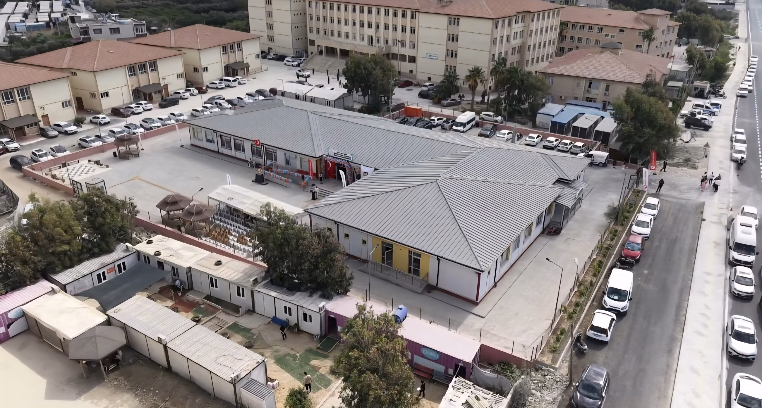 Hatay'da deprem sonrası okul onarıldı, yeni okul hizmete girdi