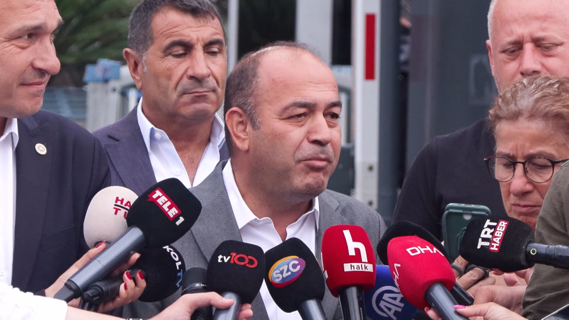 İstanbul- CHP'li Özçağdaş ve Karabat Sarıyer'deki eski il binasında konuştu İstanbul CHP'li Özçağdaş ve Karabat Sarıyer'deki eski il binasında konuştu
