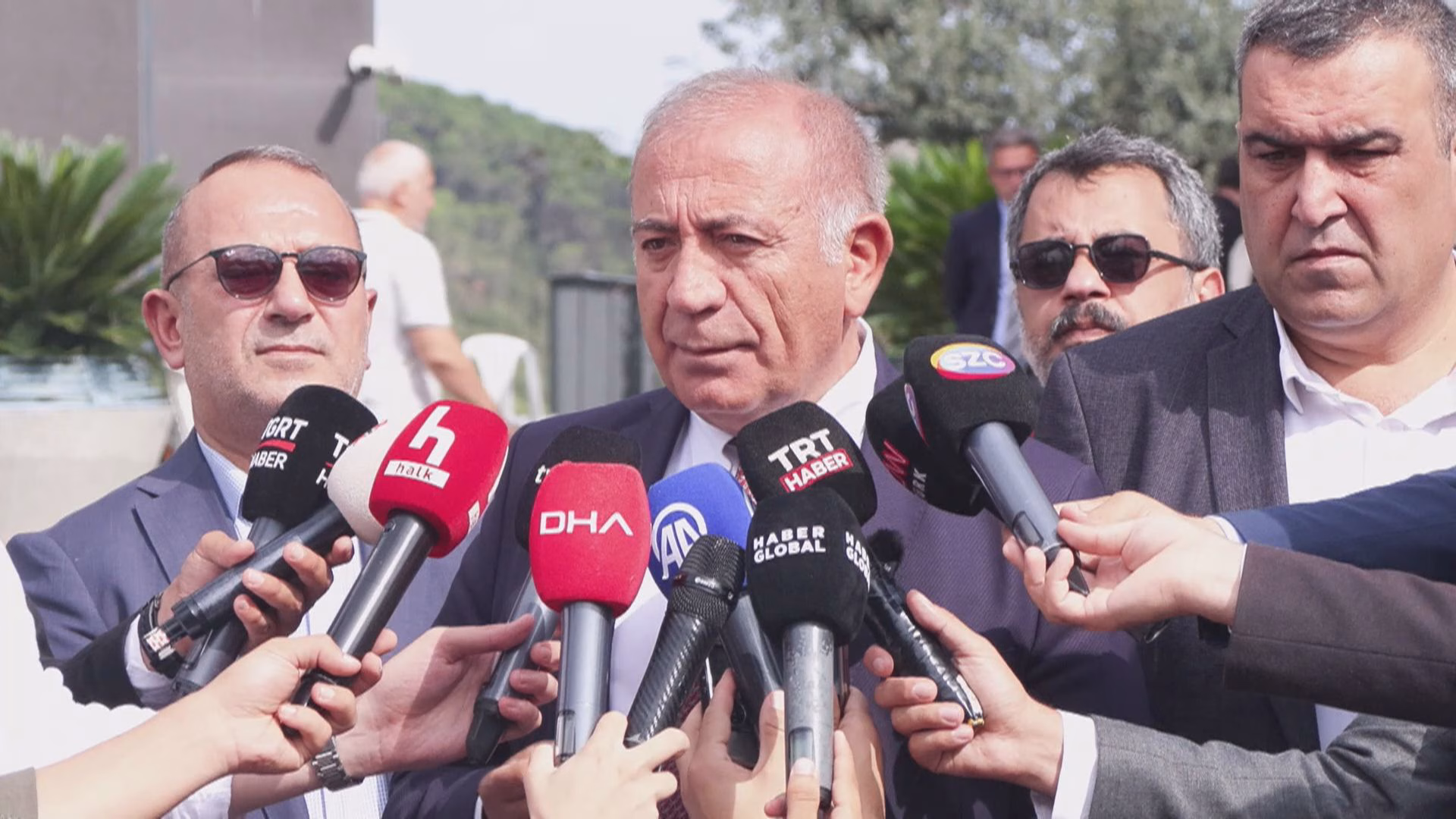 İstanbul Gürsel Tekin, CHP'nin Sarıyer'deki eski il binasında konuştu / Metin aktüel görüntü