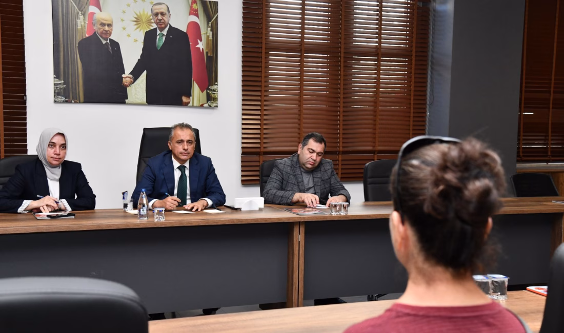 Osmaniye Belediye Başkanı İbrahim Çenet, “Başkan Sizi Dinliyor.” mottosuyla vatandaşlarla