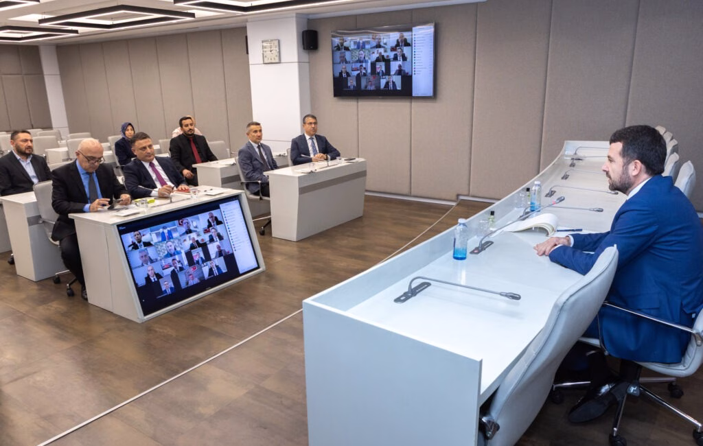 Genel Müdür Çay, Bölge Müdürleriyle ilk toplantısını yaptı Basın İlan Kurumu Genel Müdürü Abdulkadir Çay, Kurum üst yönetimi