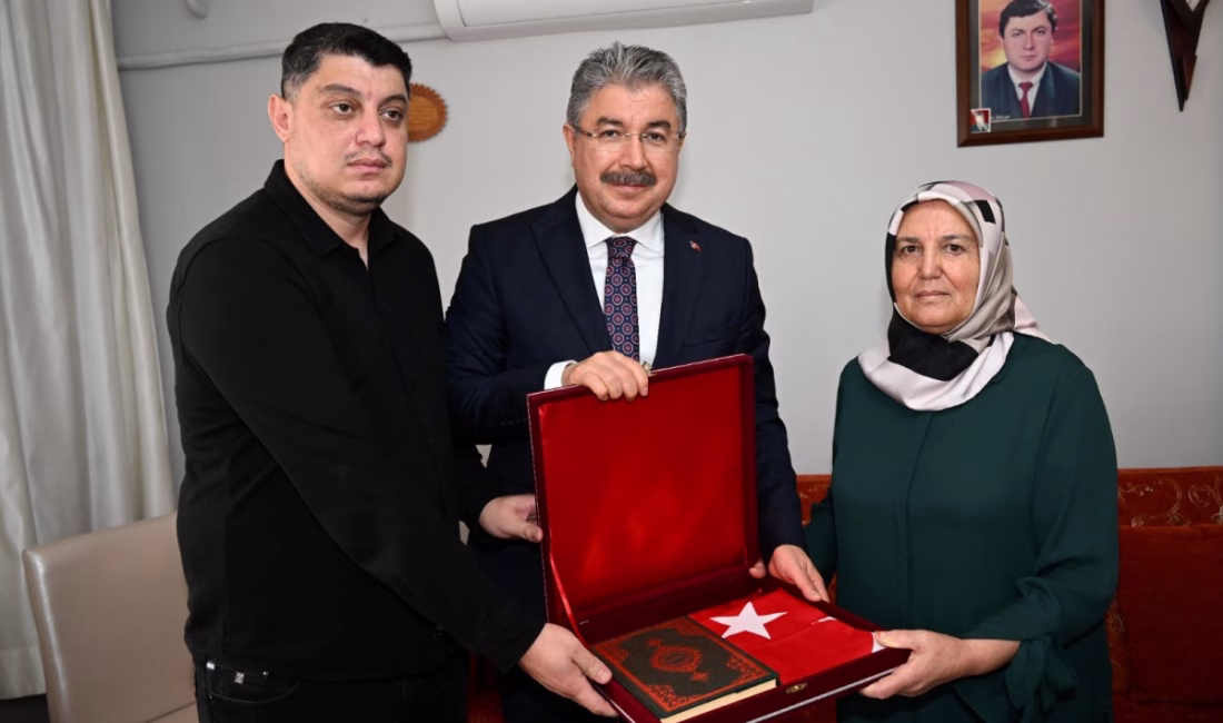 Osmaniye Valisi Dr. Erdinç Yılmaz, 26 Mayıs 2004 tarihinde Kadirli