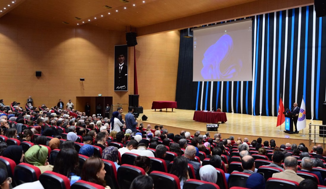 KSÜ tarafından düzenlenen 2025-2026 Akademik Yılı açılış programına Kahramanmaraş Büyükşehir