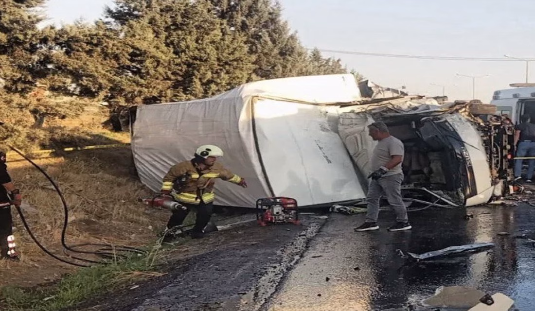 Kahramanmaraş’ın Onikişubat ilçesinde akşam saatlerinde meydana gelen trafik kazasında, kamyonetin