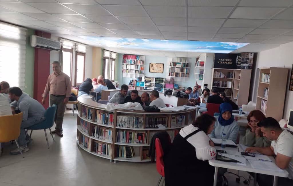 OSMANİYE’DE İNGİLİZCE ÖĞRETMENLERİNE CEFR EĞİTİMİ 
Osmaniye’de İngilizce öğretmenlerine yönelik CEFR (Diller için Avrupa Ortak Çerçeve