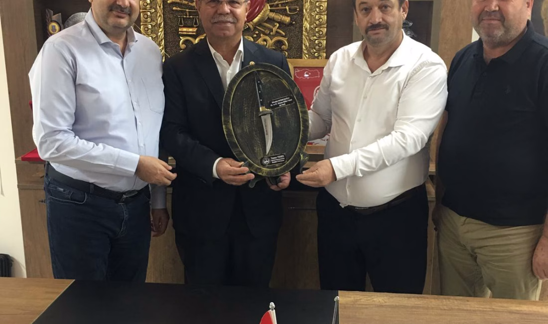 Osmaniye’de Kahramanmaraş Federasyonu Başkanı Yunus Temiz’in ev sahipliğinde kahvaltılı sohbet