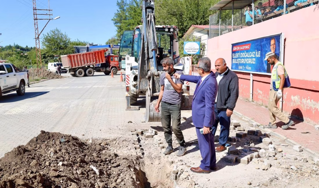 Osmaniye’nin Düziçi ilçesi Ellek Beldesinde devam eden doğalgaz çalışmalarını Ellek