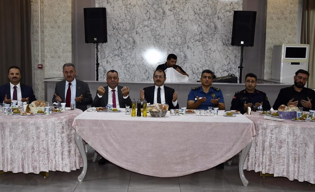 Kadirli Kaymakamı Erdinç Dolu, 19 Ekim Muhtarlar Günü’nde muhtarlarla bir