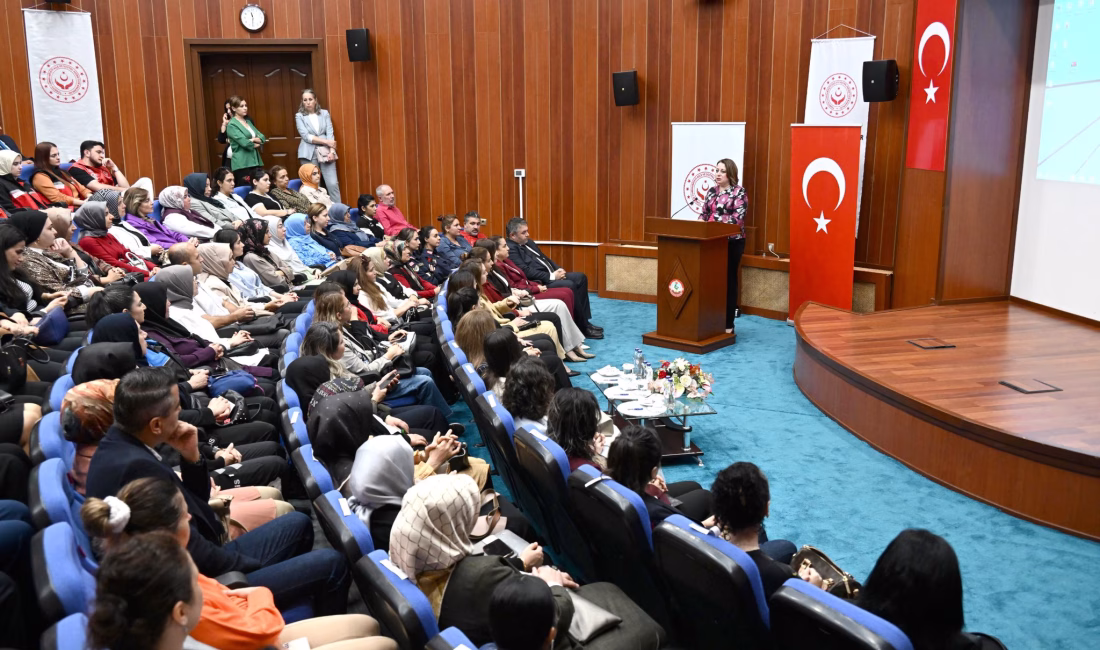 Her çocuk bi̇r ai̇le sicakliğina, sevgi̇ye ve yuvaya i̇hti̇yaç duyar Osmaniye’de gönül elçileri farkındalık toplantısı, vali dr. Erdinç yılmaz'ın eşi