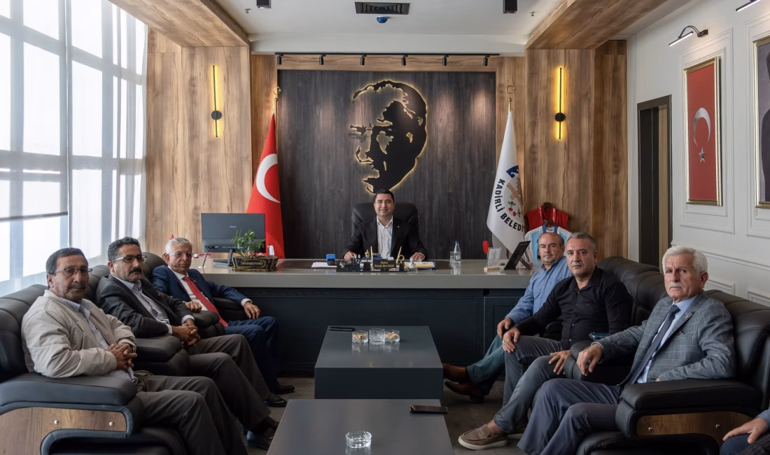 CHP SUMBAS HEYETİ BAŞKAN OLCAR’LA İŞ BİRLİĞİ VE DAYANIŞMA KONULARI ELE ALINDI 
CHP Sumbas İlçe Başkanlığı, Kadirli Belediye Başkanı Mustafa Mert Olcar’ı