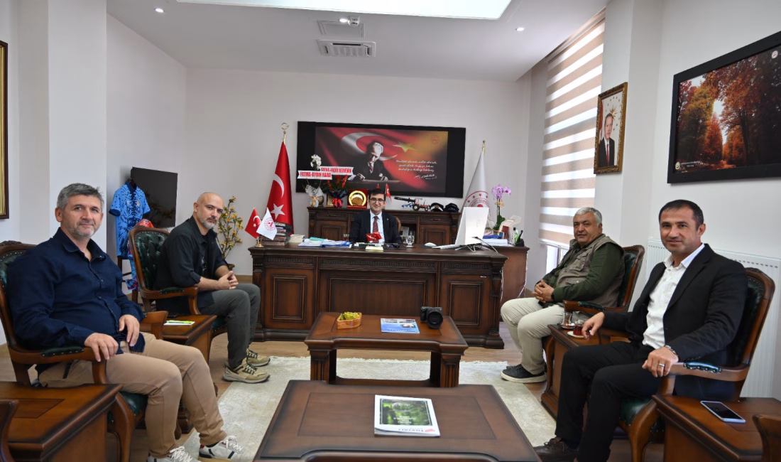 SUMBAS KAYMAKAMI KARA GAZETECİLERİ AĞIRLADI Anadolu Ajansı Osmaniye Temsilcisi Muzaffer Çağlıyaner, beraberinde Kadirli Muhabiri Menderes