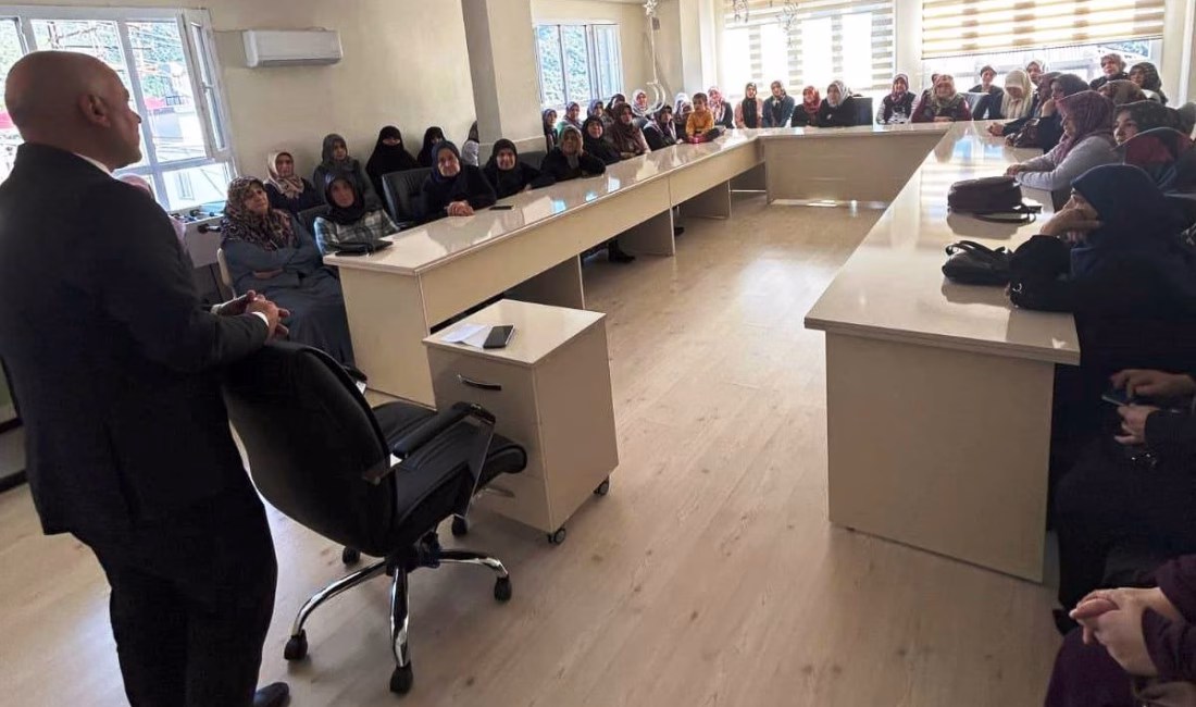 Andırın ilçe Müftülüğü‘nden Bayanlara Yönelik “Aile İçi İletişim” Semineri Andırın ilçe Müftülüğü tarafından toplumda aile bağlarını güçlendirmek ve sağlıklı