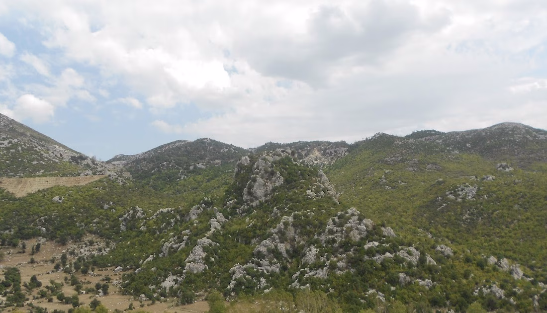 Kahramanmaraş’ın Andırın ilçesinde yer alan Akkale, yüzyıllardır ayakta duran taş