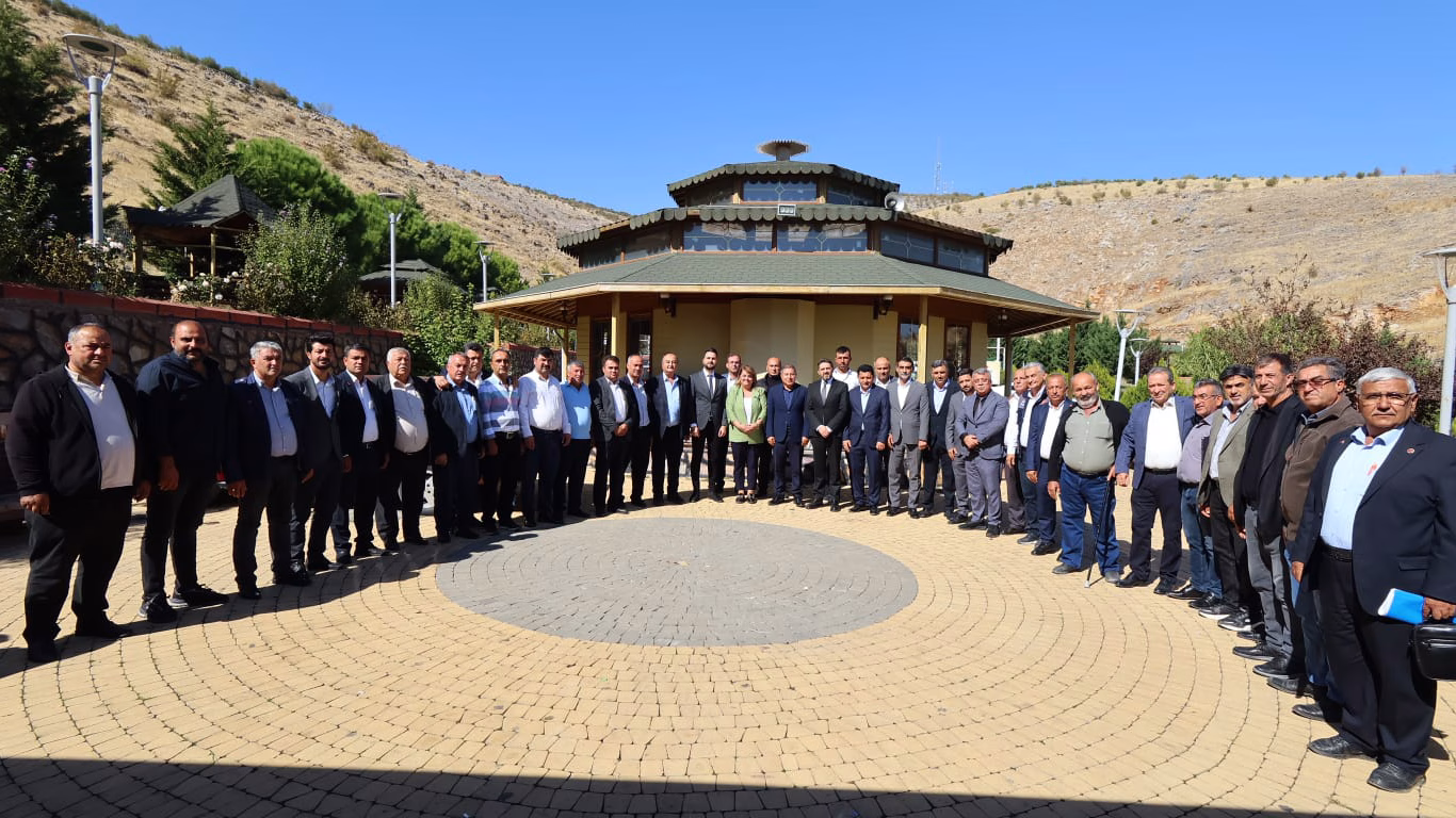 Muhtarlar Bulusmasi ()