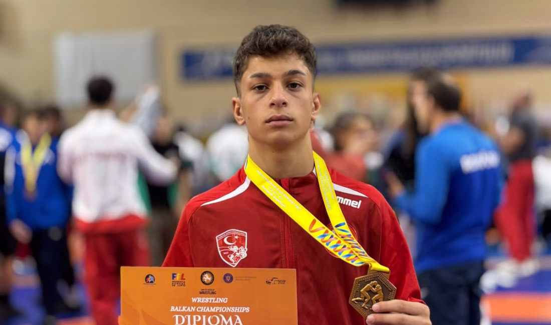 Romanya’da düzenlenen U17 Balkan Güreş Şampiyonası’nda mindere çıkan Kahramanmaraşlı milli