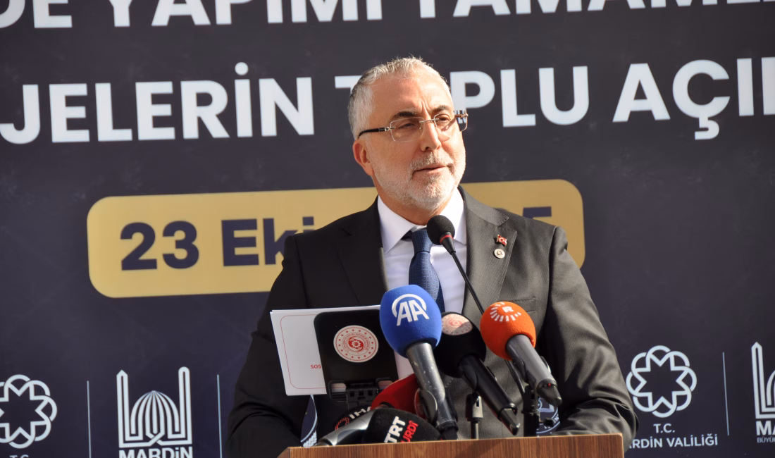 Bakan Işıkhan: AK Parti, 85 milyonun itimadını kazanmıştır Salih KESKİN/MARDİN, – ÇALIŞMA ve Sosyal Güvenlik Bakanı Vedat Işıkhan,