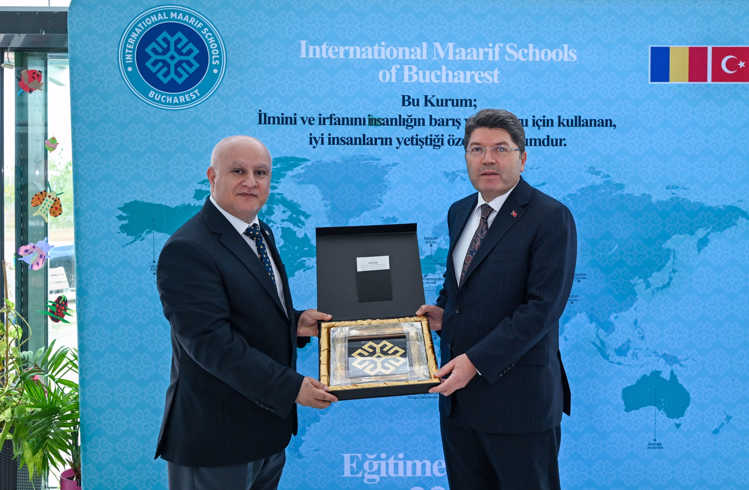 Bakan Tunç, Bükreş Uluslararası Maarif Okulu’nu ziyaret etti