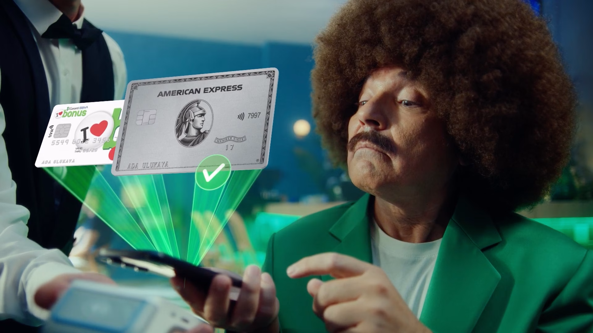 Bonus ve Garanti BBVA’nın ekran yüzleri S.M.A.R.T. reklamında buluştu Bonus ve Garanti BBVA’nın ekran yüzleri S.M.A.R.T. reklamında buluştu