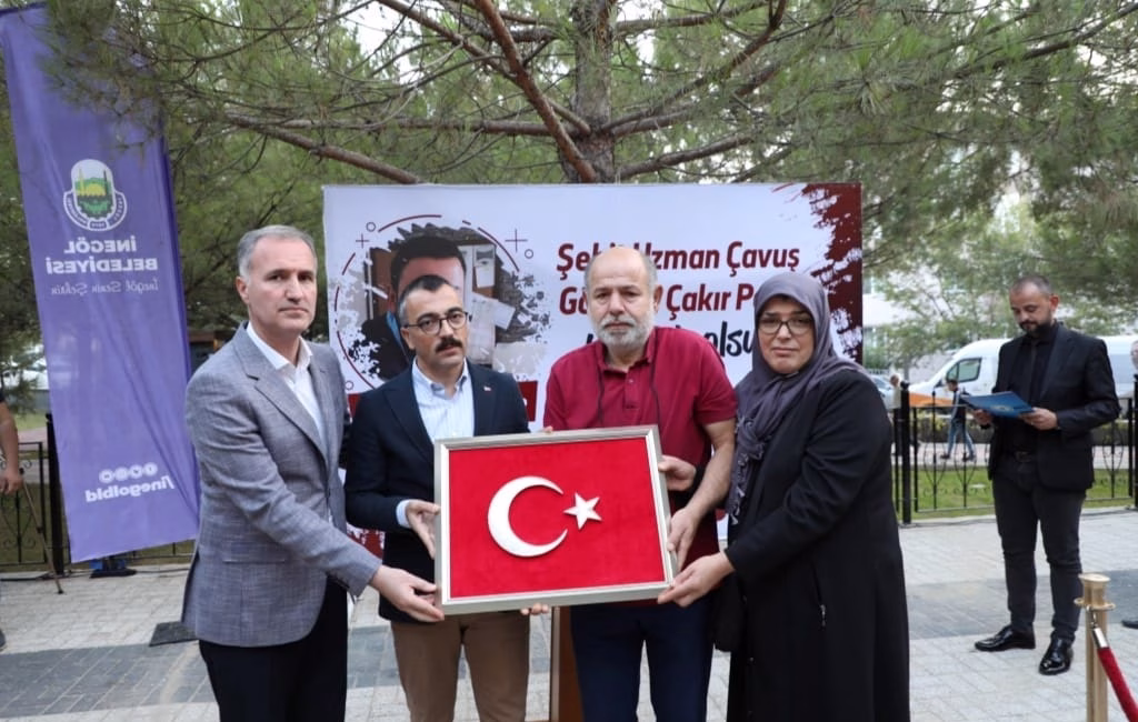 Bursa’da şehit babası kalp krizine yenik düştü Yavuz YILMAZ/ İNEGÖL(Bursa), – BURSA’nın İnegöl ilçesinde, 2021 yılında Afrin’de