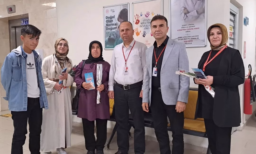 Andırın Devlet Hastanesi’nde hastalar hasta hakları konusunda bilgilendirildi Andırın Devlet Hastanesi yöneticileri 26 Ekim ‘Hasta Hakları’ günü dolayısıyla