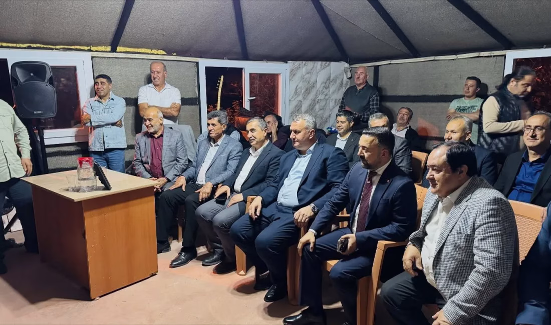 Düzi̇çi̇li̇ âşiklar, şai̇rler ve yazarlar buluşmasi Düziçi’nde kültür ve sanatseverler için özel bir etkinlik düzenlendi. Ak