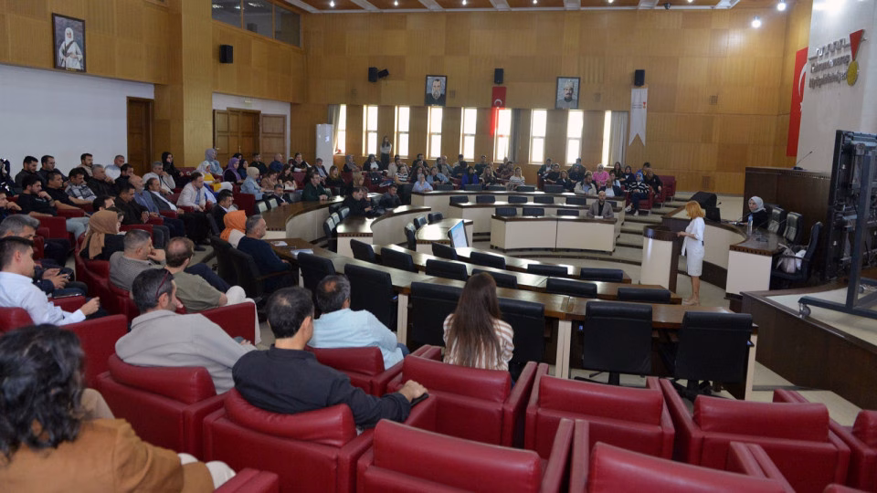 Büyükşehir Belediyesi, personellere yönelik “Stres Yönetimi ve Beden Dili” semineri