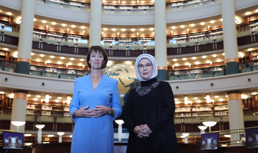 Emine Erdoğan, Almanya Başbakanı Merz’in eşiyle Millet Kütüphanesi’ni ziyaret etti ANKARA, – CUMHURBAŞKANI Recep Tayyip Erdoğan’ın eşi Emine Erdoğan, Türkiye’ye