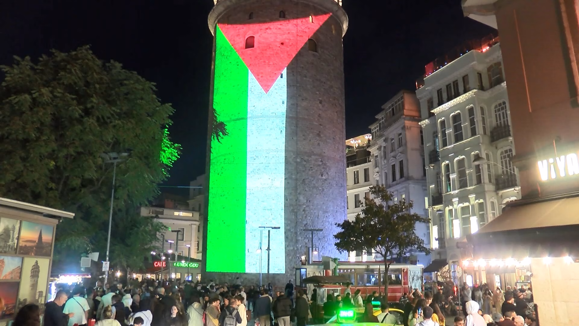 İstanbul Galata Kulesi’ne Filistin Bayrağı yansıtıldı